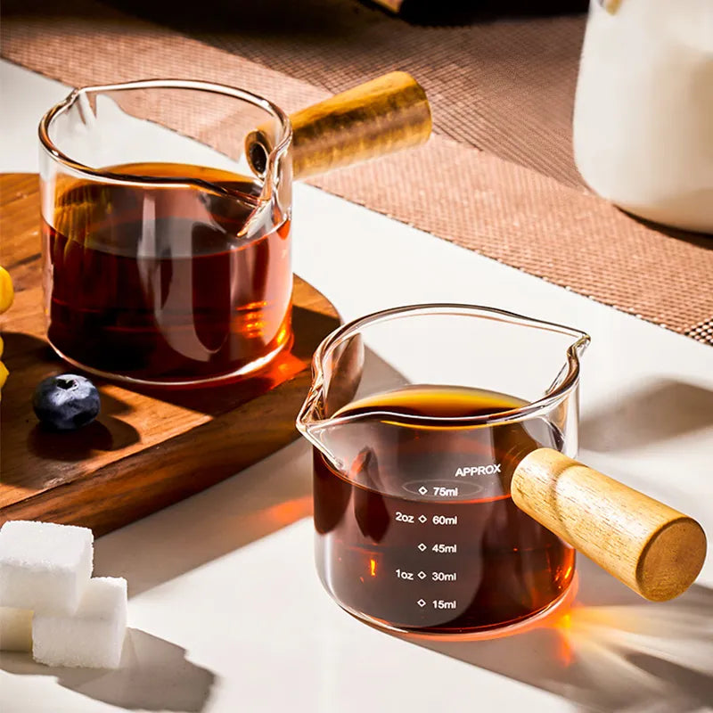 Caneca de Medição de Vidro para Café com Alça de Madeira